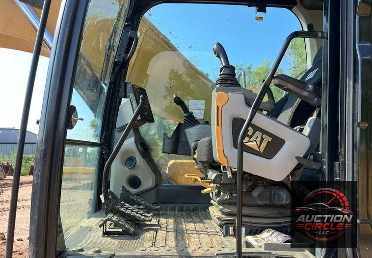 2019 Caterpillar 320 excavator