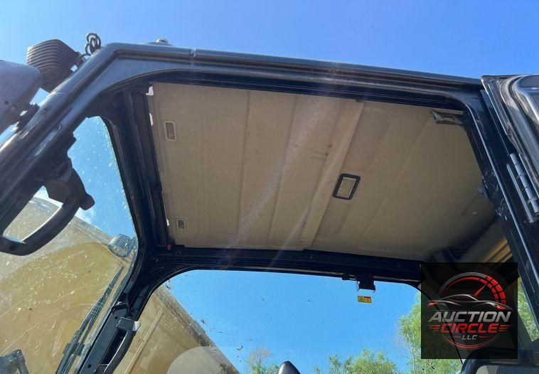 2019 Caterpillar 320 excavator