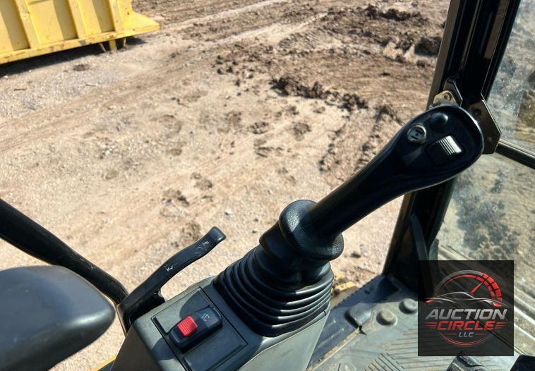 2019 Caterpillar 320 excavator