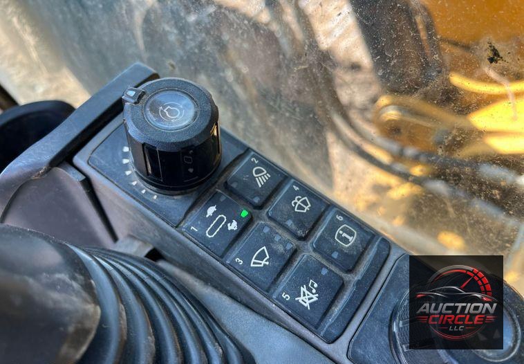 2019 Caterpillar 320 excavator
