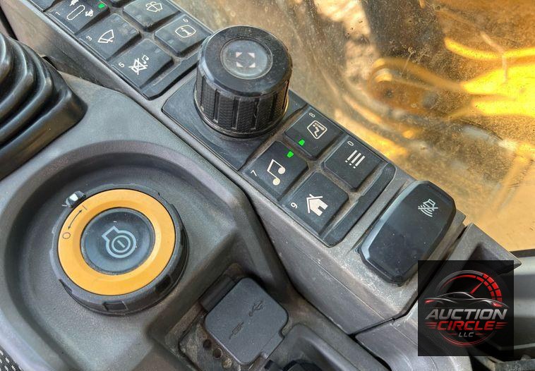 2019 Caterpillar 320 excavator