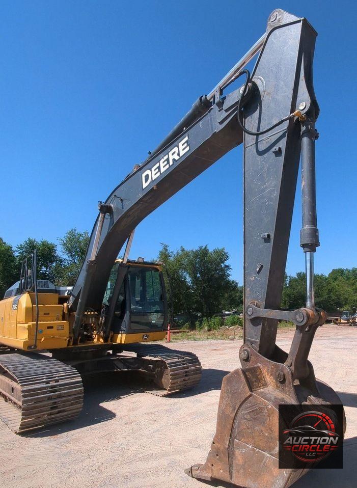 2017 John Deere 210G LC  excavator