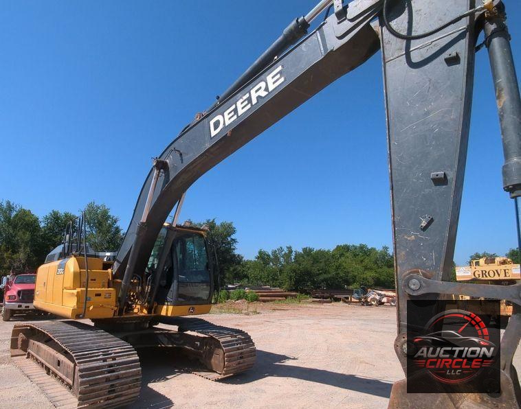 2017 John Deere 210G LC  excavator