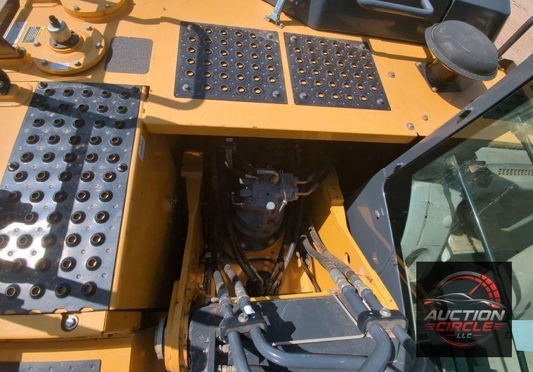 2017 John Deere 210G LC  excavator
