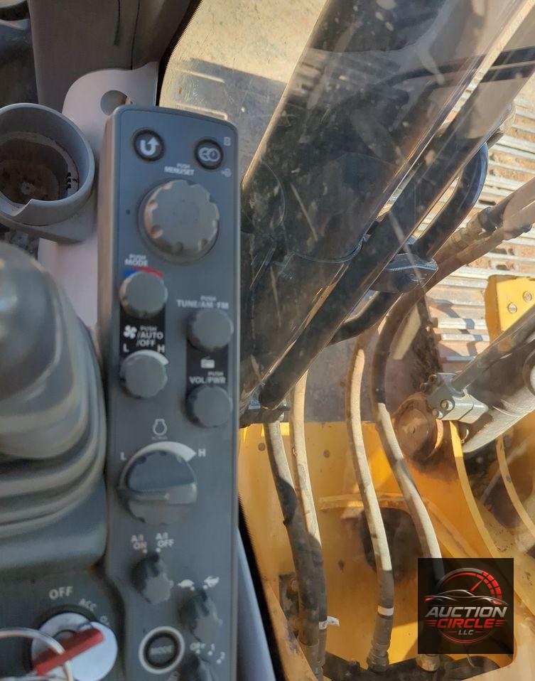 2017 John Deere 210G LC  excavator
