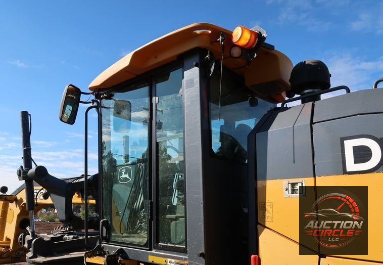 2016 John Deere 672G  motor grader