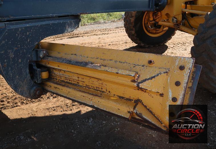 2016 John Deere 672G  motor grader