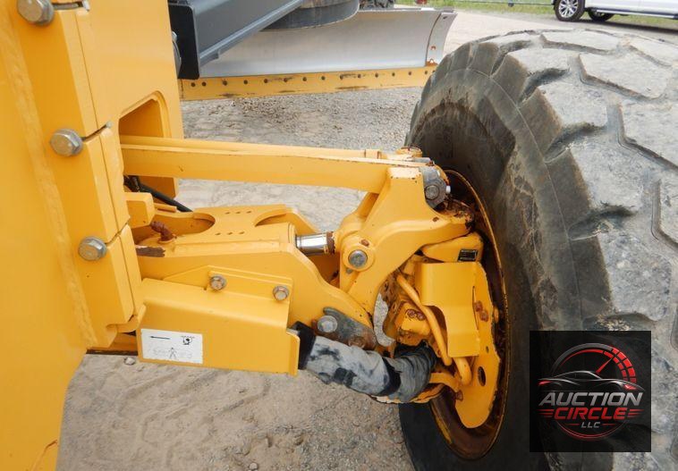 2015 John Deere 672G  motor grader