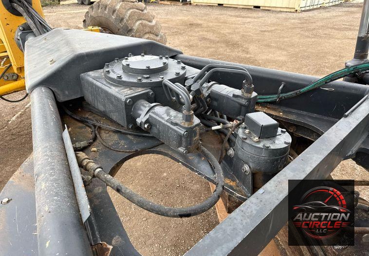 2015 John Deere 872GP motor grader
