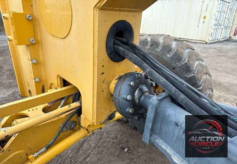 2015 John Deere 872GP motor grader