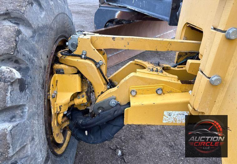 2015 John Deere 872GP motor grader