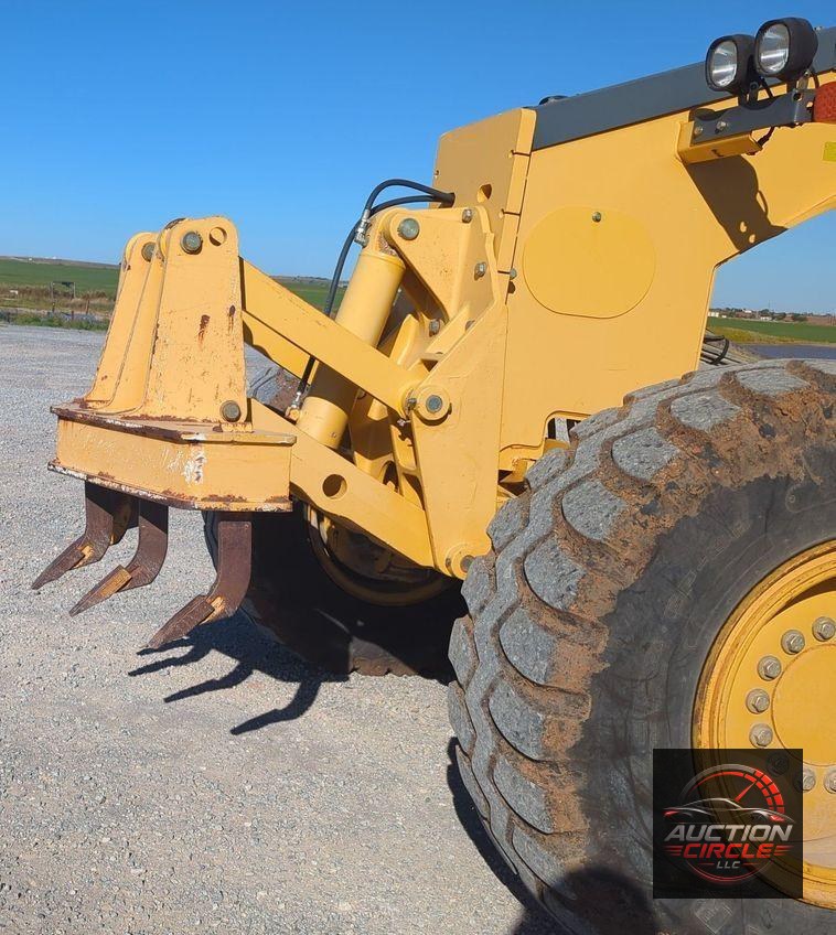 2012 John Deere 772GP  motor grader