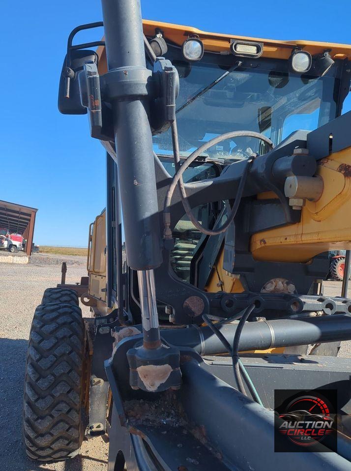 2012 John Deere 772GP  motor grader