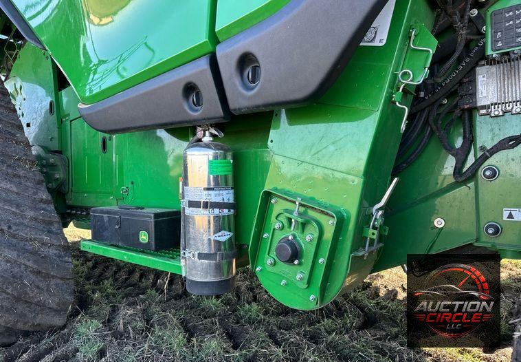 2022 John Deere X9 1100 Signature Edition RWA combine