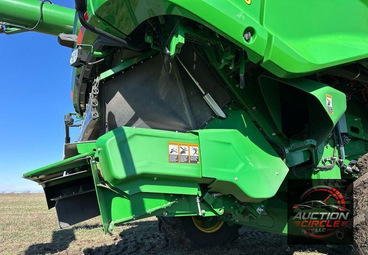 2022 John Deere X9 1100 Signature Edition RWA combine
