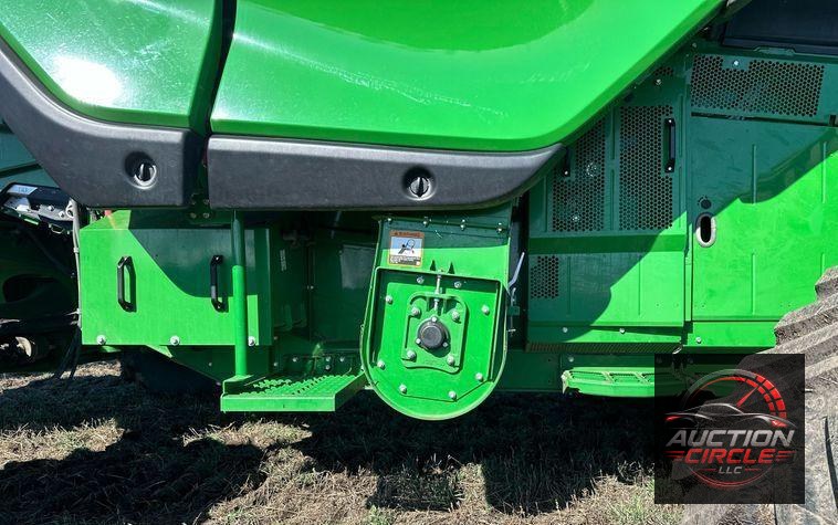 2022 John Deere X9 1100 Signature Edition RWA combine