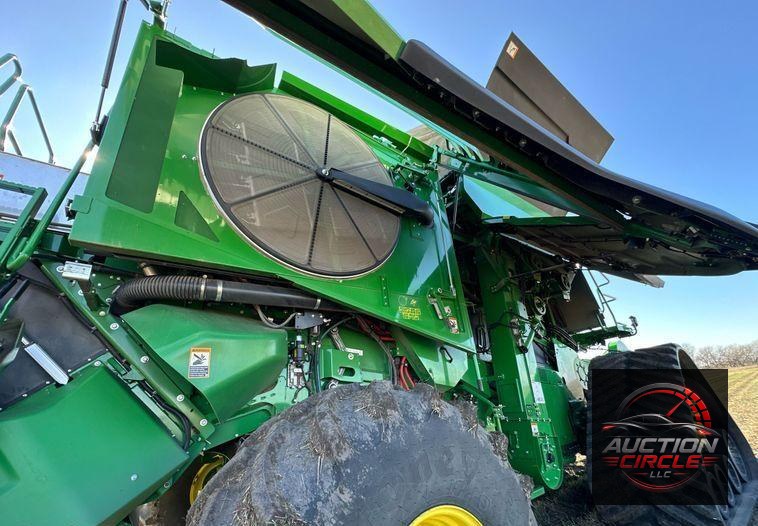 2022 John Deere X9 1100 Signature Edition RWA combine