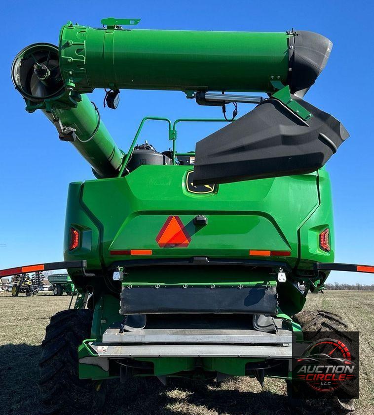 2022 John Deere X9 1100 Signature Edition RWA combine