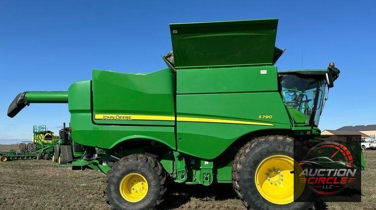 2018 John Deere S790 combine