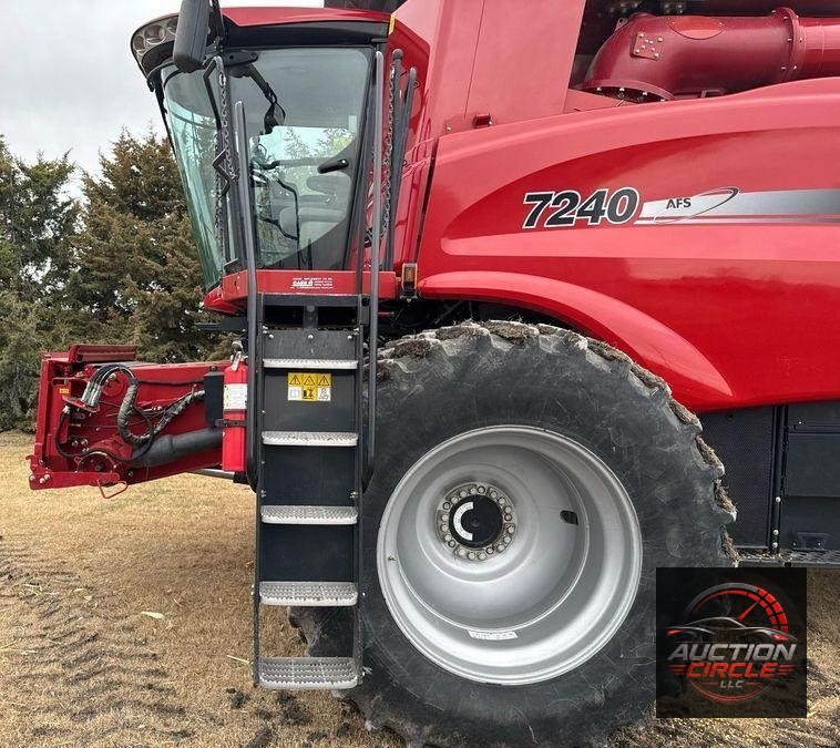 2017 Case IH Axial-Flow 7240  combine