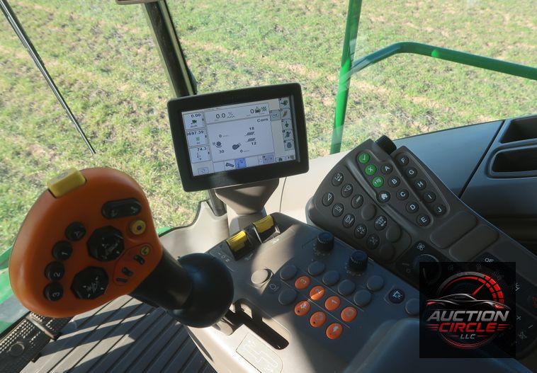 2016 John Deere S670 STS  combine