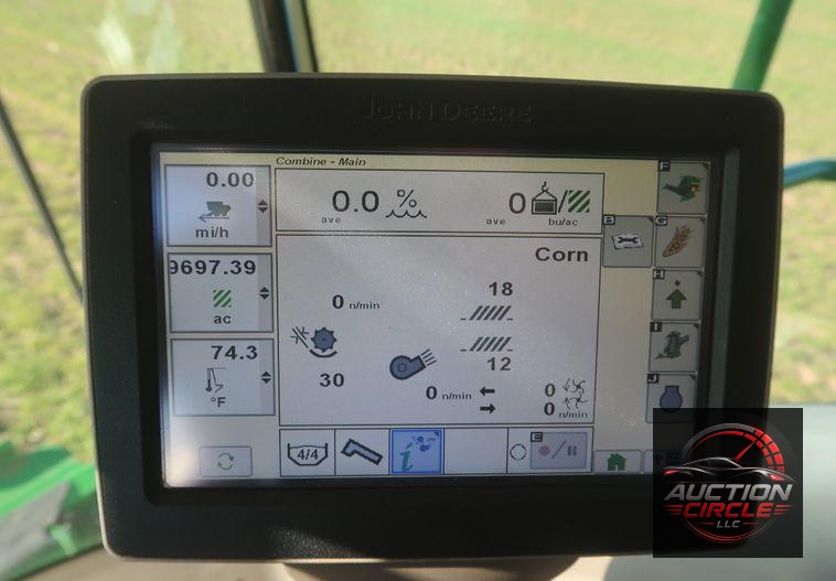 2016 John Deere S670 STS  combine