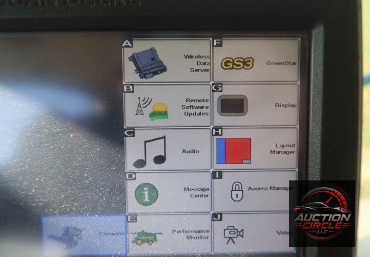 2016 John Deere S670 STS  combine