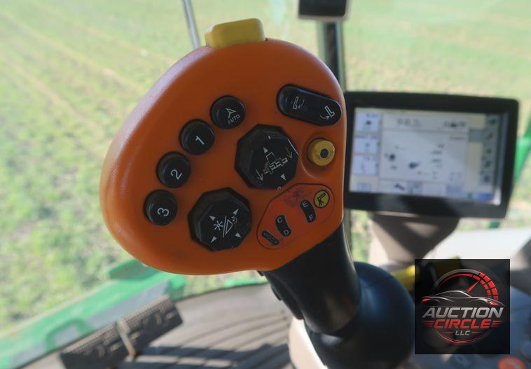 2016 John Deere S670 STS  combine