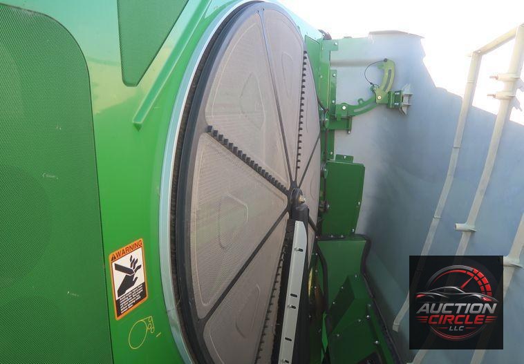 2016 John Deere S670 STS  combine