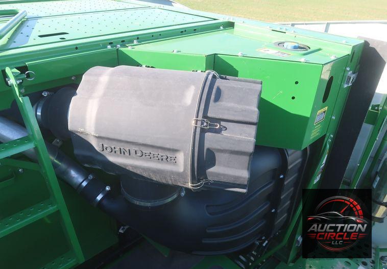 2016 John Deere S670 STS  combine
