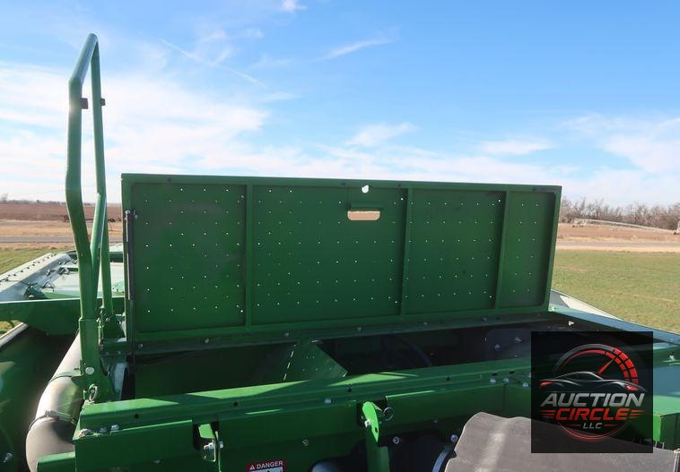 2016 John Deere S670 STS  combine