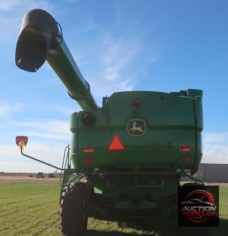 2016 John Deere S670 STS  combine
