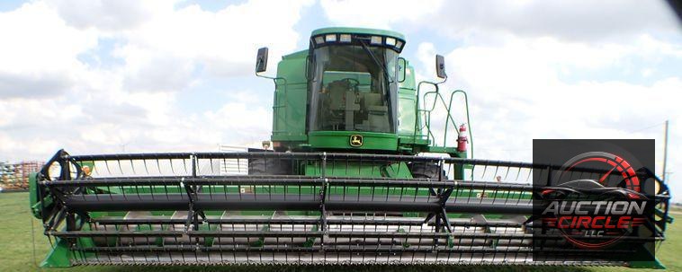2004 John Deere 9560  combine