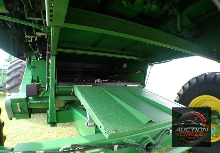 2004 John Deere 9560  combine
