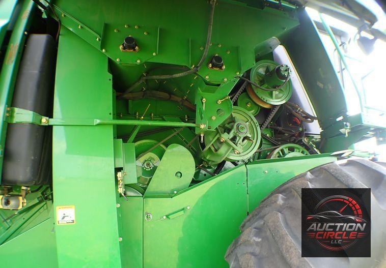 2004 John Deere 9560  combine