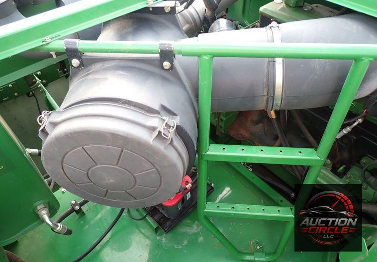 2004 John Deere 9560  combine