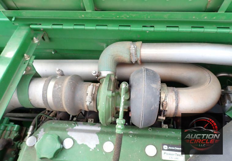 2004 John Deere 9560  combine