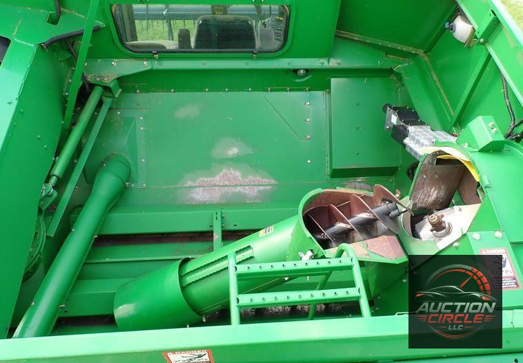 2004 John Deere 9560  combine