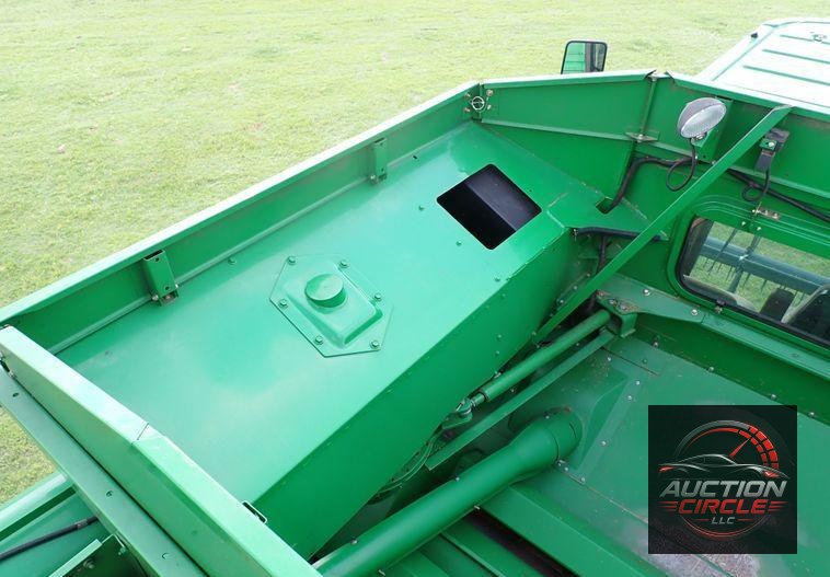 2004 John Deere 9560  combine