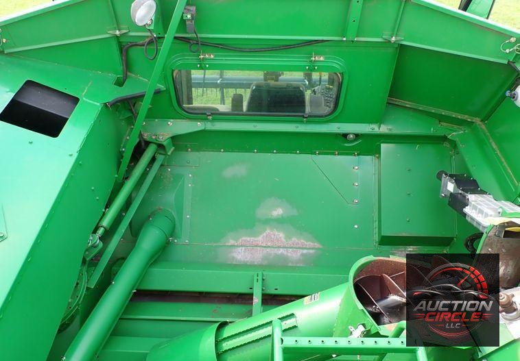 2004 John Deere 9560  combine