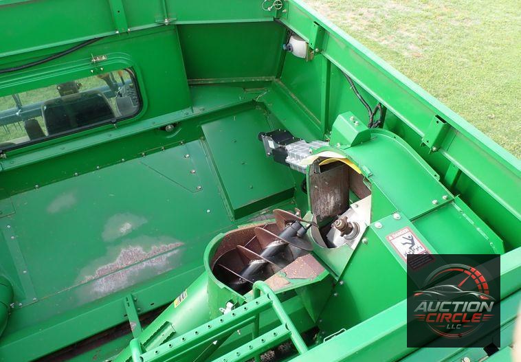 2004 John Deere 9560  combine