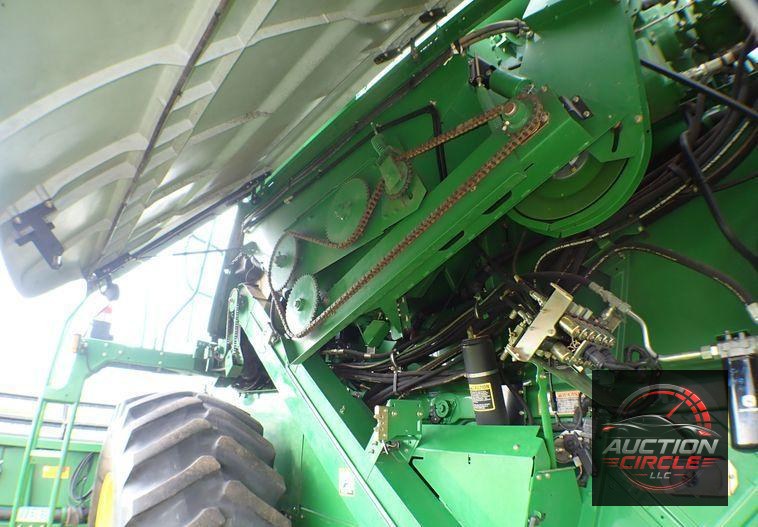 2004 John Deere 9560  combine