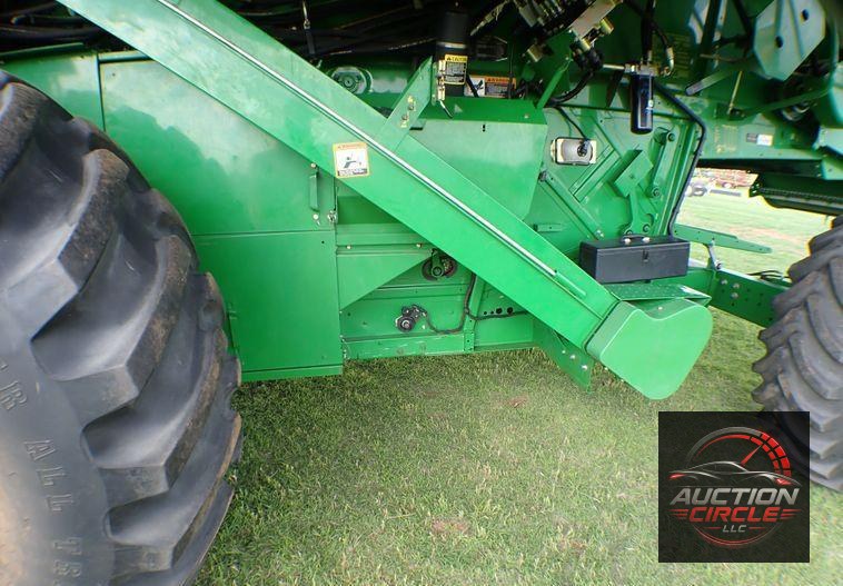 2004 John Deere 9560  combine