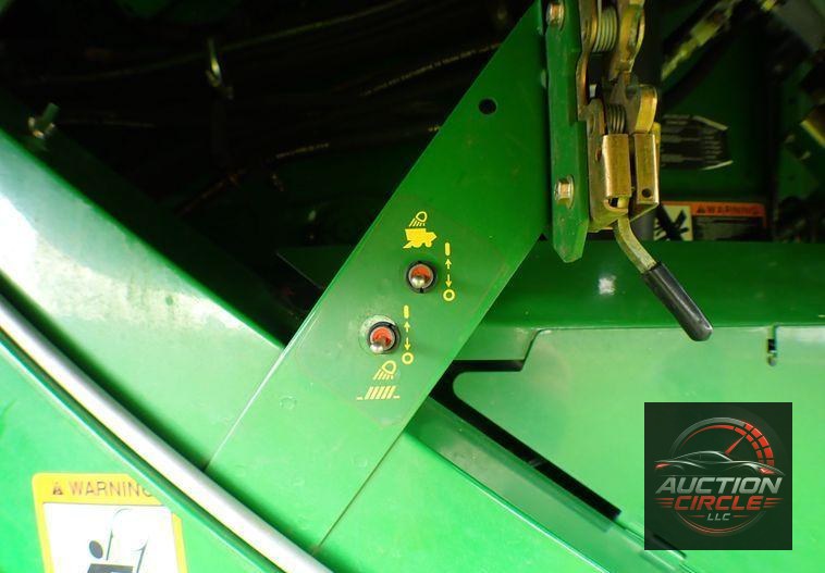 2004 John Deere 9560  combine