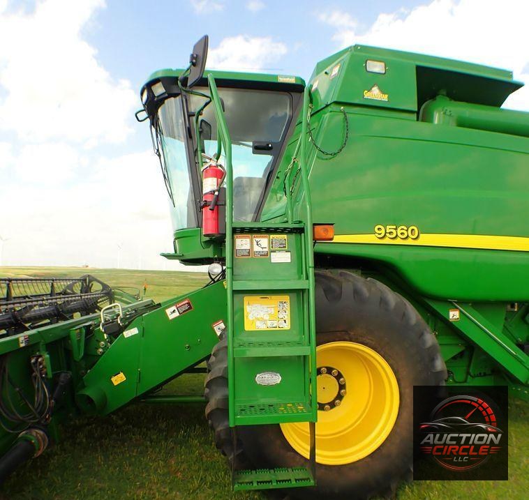2004 John Deere 9560  combine