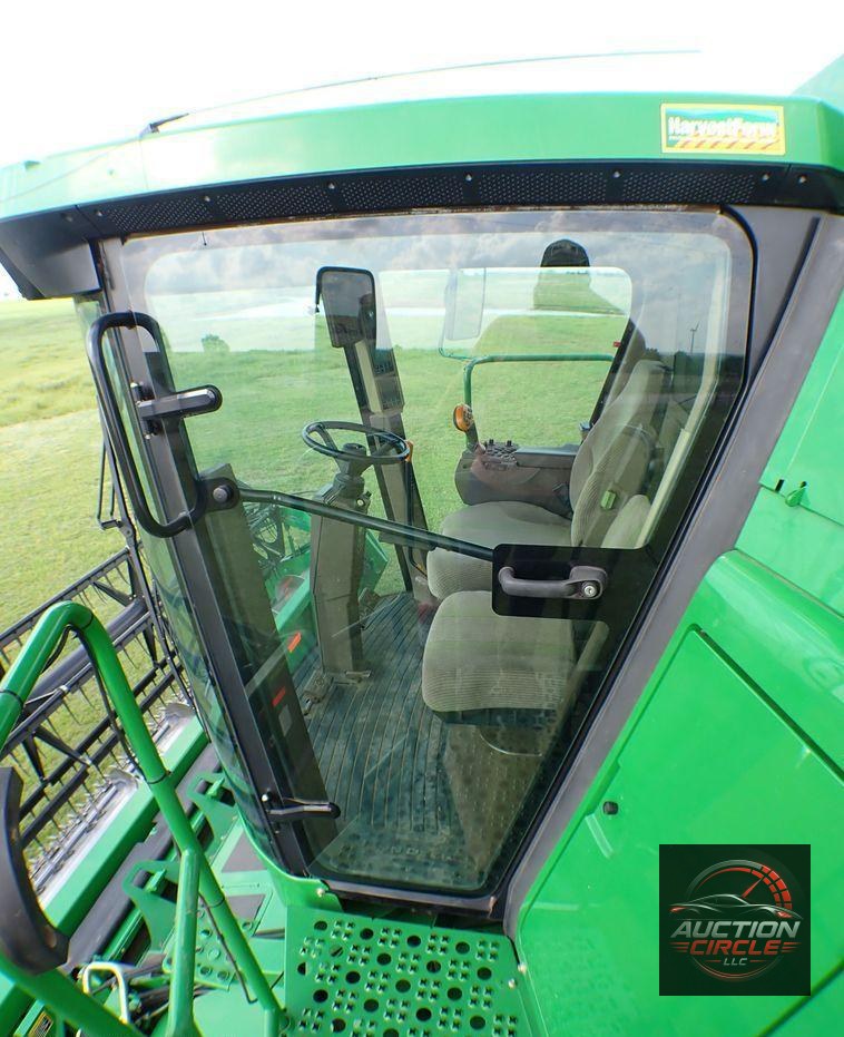 2004 John Deere 9560  combine