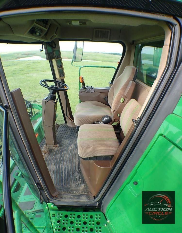 2004 John Deere 9560  combine