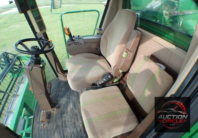 2004 John Deere 9560  combine