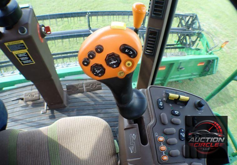 2004 John Deere 9560  combine