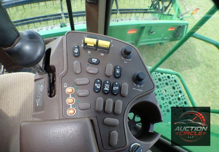 2004 John Deere 9560  combine